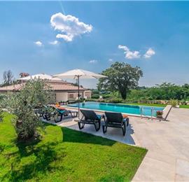7 bedroom villa with pool in Svetvinčenat, sleeps 14